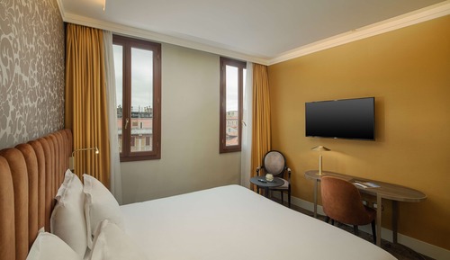 Premium Room