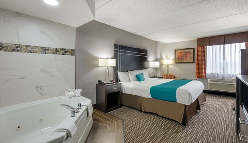 Standard Room, 1 King Bed, Non Smoking, Jetted Tub