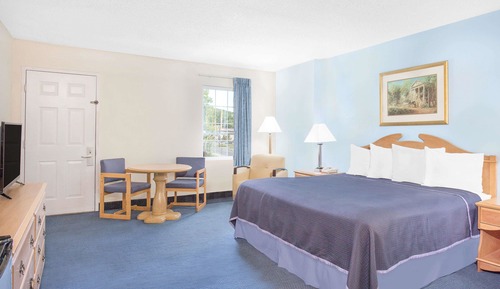 Room, 1 King Bed, Smoking