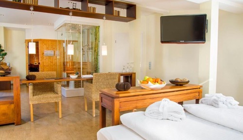 Suite (with Sauna)