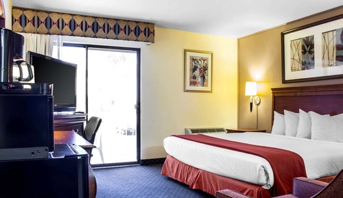 Standard Room, 1 King Bed, Non Smoking, Balcony (2nd floor)