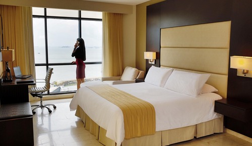 Premium Room, 1 King Bed, Club Lounge Access, Ocean View (High Floor)