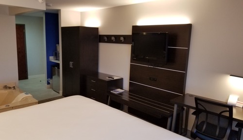 Standard Room, 1 King Bed, Jetted Tub