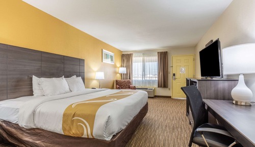 Room, 1 King Bed, Accessible, Smoking