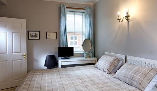 Standard Apartment, 1 Queen Bed, Kitchen, Courtyard View