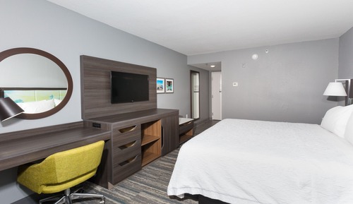 Room, 1 King Bed, Non Smoking (Streetside View)