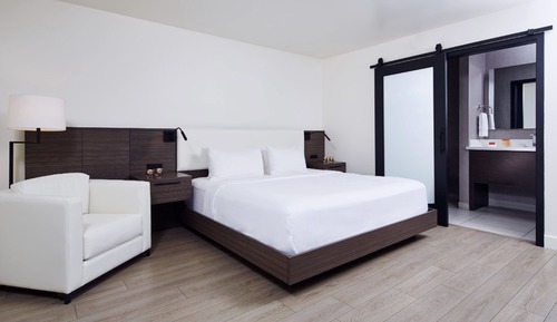 Standard Room, 1 Queen Bed