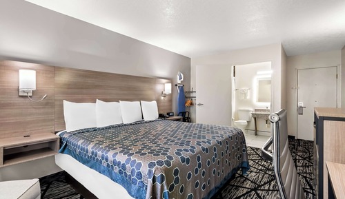 Standard Room, 1 King Bed, Non Smoking, Refrigerator & Microwave (Larger Room)