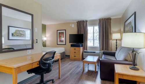 Deluxe Studio, 1 Queen Bed with Sofa bed, Non Smoking