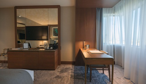Classic Room, 1 Queen Bed, City View (High Floor)