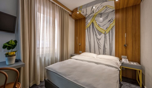 Basic Single Room, 1 Large Twin Bed, Courtyard Area
