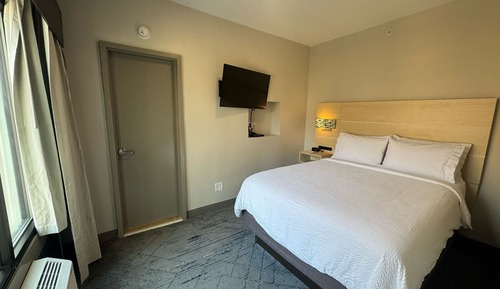 Suite, 1 Queen Bed