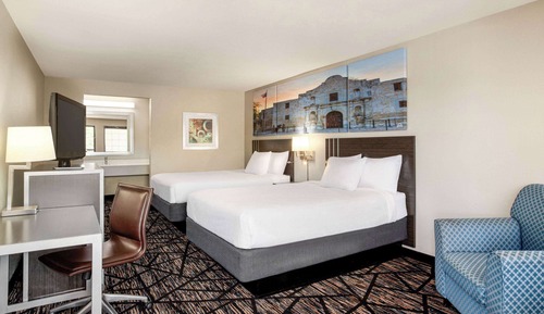 Room, 2 Queen Beds, Accessible, Non Smoking (Roll-In Shower)