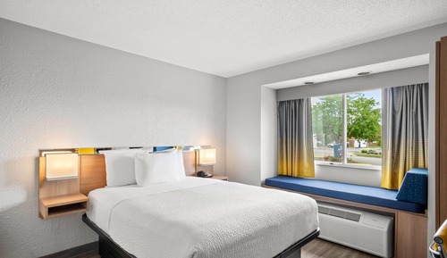 Standard Room, 1 Queen Bed