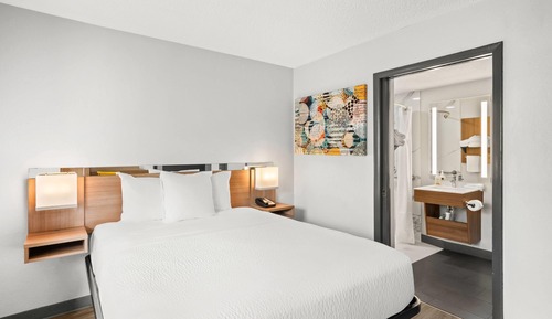 Standard Room, 1 Queen Bed, Accessible