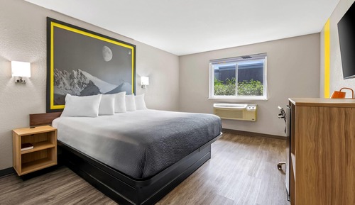 Standard Room, 1 King Bed