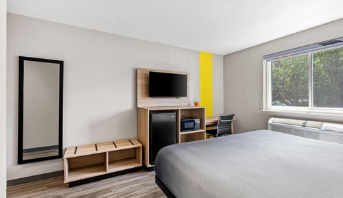 Room, 1 King Bed, Accessible, Non Smoking (Mobility Accessible)