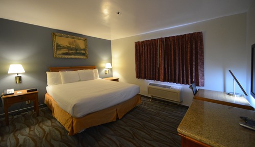 Classic Room, 1 King Bed, Refrigerator & Microwave