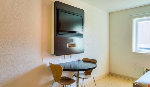 Deluxe Room, 1 Queen Bed, Accessible, Non Smoking