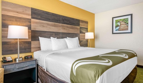 1 King Bed, Nonsmoking