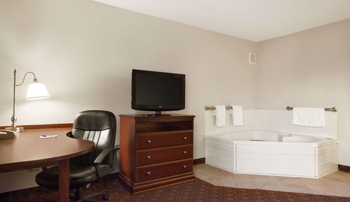 Suite, 1 King Bed, Non Smoking, Jetted Tub