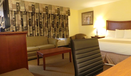 Suite, Multiple Beds, Non Smoking (2 Queen Beds & 1 King Bed)