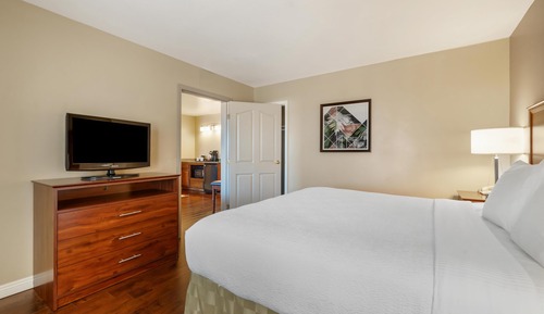 Suite, 1 King Bed, Non Smoking, Balcony