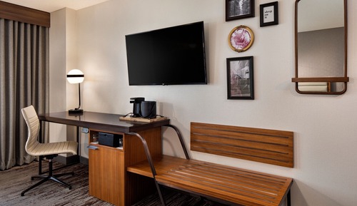 Room, 1 King Bed (Mobility/Hearing Accessible, Tub)