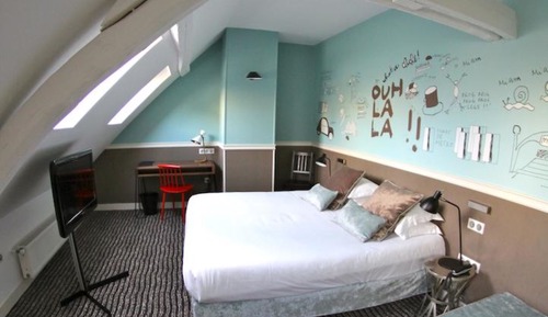 Room - Sacre Coeur View