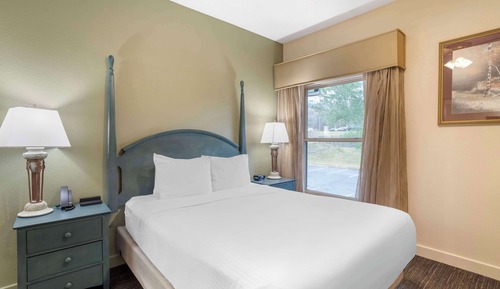 1 Bedroom Golf View Queen Suite with Sofabed