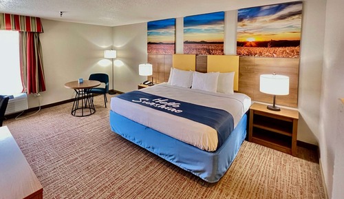 Room, 1 King Bed, Smoking