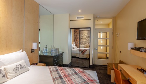 Room, 1 Queen Bed, Ground Floor