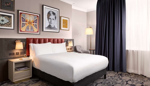 Room, 1 Queen Bed (Trafalgar)