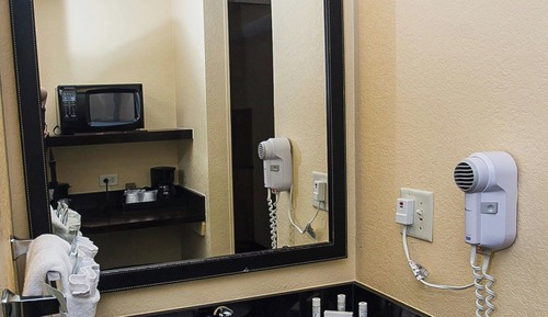 Room, 2 Queen Beds, Non Smoking (Mobility/Hearing Accessible, Tub)