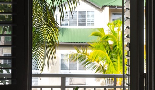 Deluxe Poolside Balcony - 1 King Bed