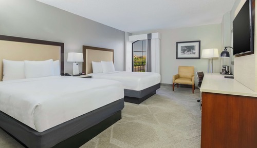 Room, 2 Queen Beds, Accessible, Bathtub