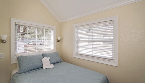 Premium Loft Cottage 2 Bedroom (No Pets, Linens Include)
