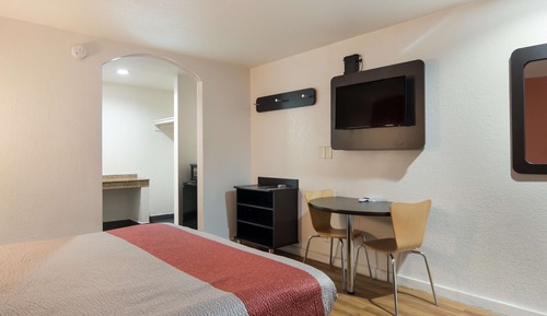 Deluxe Room, 1 King Bed, Non Smoking, Refrigerator & Microwave