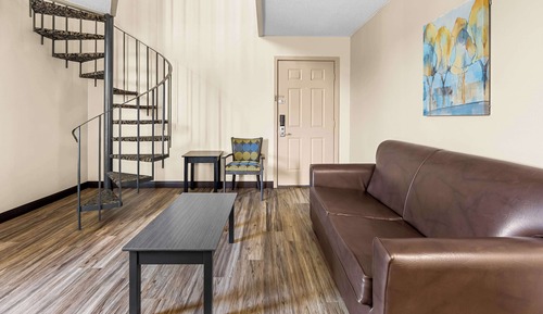 Standard Townhome, 1 Queen Bed with Sofa bed, Non Smoking (with Sofabed)