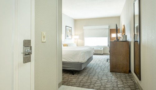 Standard Room, 1 King Bed, Mobility Accessible (Accessible Tub)