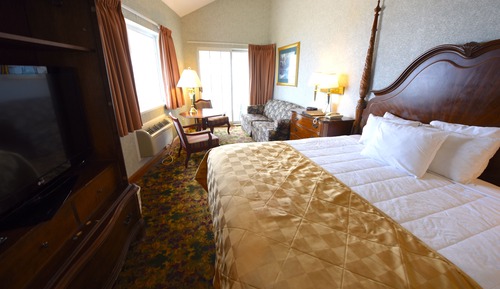 Deluxe Suite, 2 Bedrooms, Balcony, Lake Front