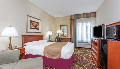 Standard Room, 1 Queen Bed, Accessible