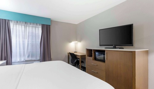 Suite, 1 King Bed, Non Smoking, Jetted Tub
