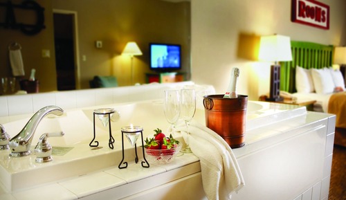 King Whirlpool Suite Accessible