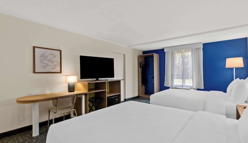 Room, 2 Queen Beds, Accessible, Bathtub (Mobility)