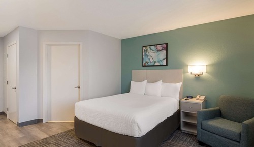 Room, 1 Queen Bed, Accessible, Non Smoking (Roll-In Shower)