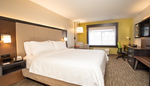 Standard Room, 1 King Bed, Mobility Accessible (Accessible Tub)