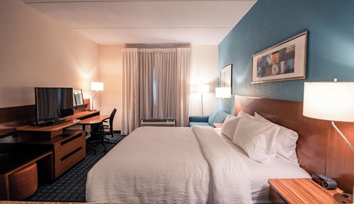 Room, 1 King Bed (Mobility/Hearing Access, Roll-In Shwr)