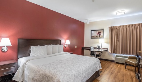 Standard Room, 1 King Bed (Smoke Free)
