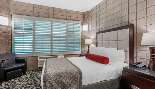 Standard Room, 1 Queen Bed, Accessible, Non Smoking